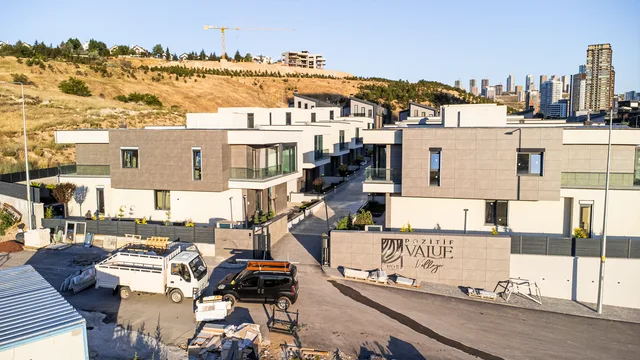 Konutların sokaklarına ve ortak alanlarına havadan bakış